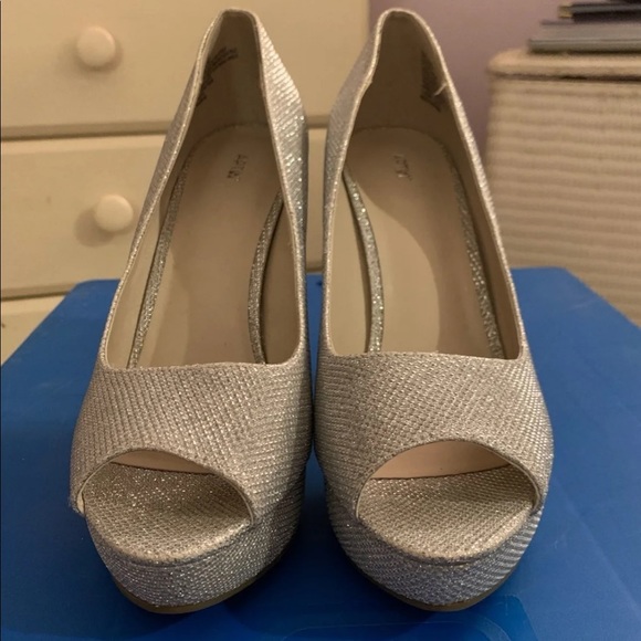 Sparkley Silver Heels - Picture 2 of 3